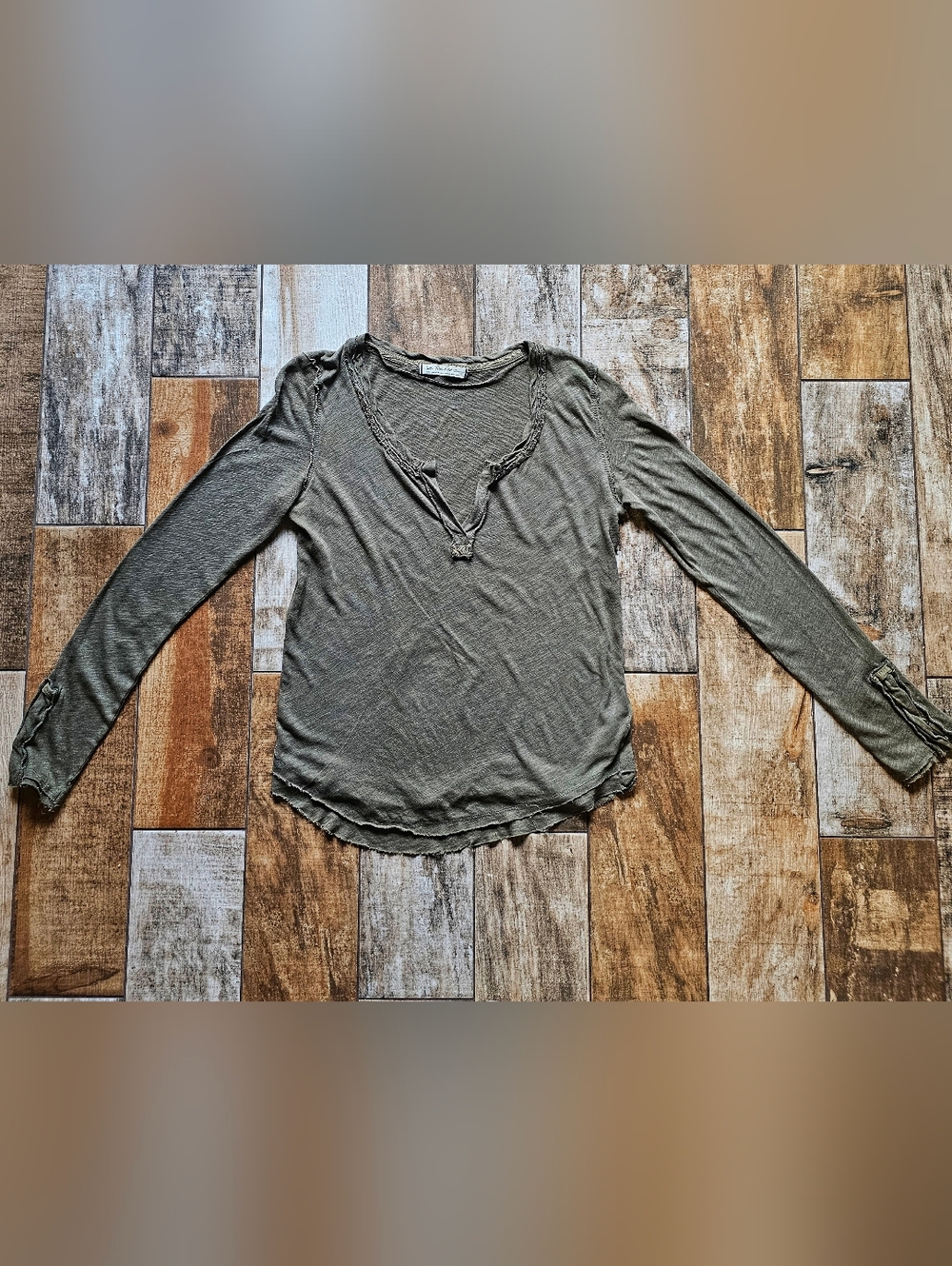 We The Free Olive Raw Hem Henley Top | Boho Distressed Long Sleeve | EUC Large